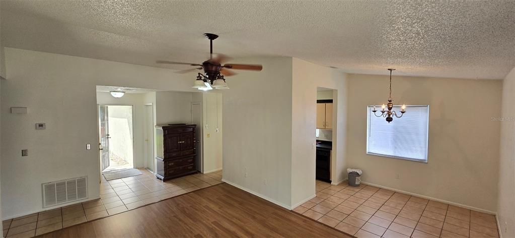 For Sale: $275,000 (3 beds, 2 baths, 1147 Square Feet)