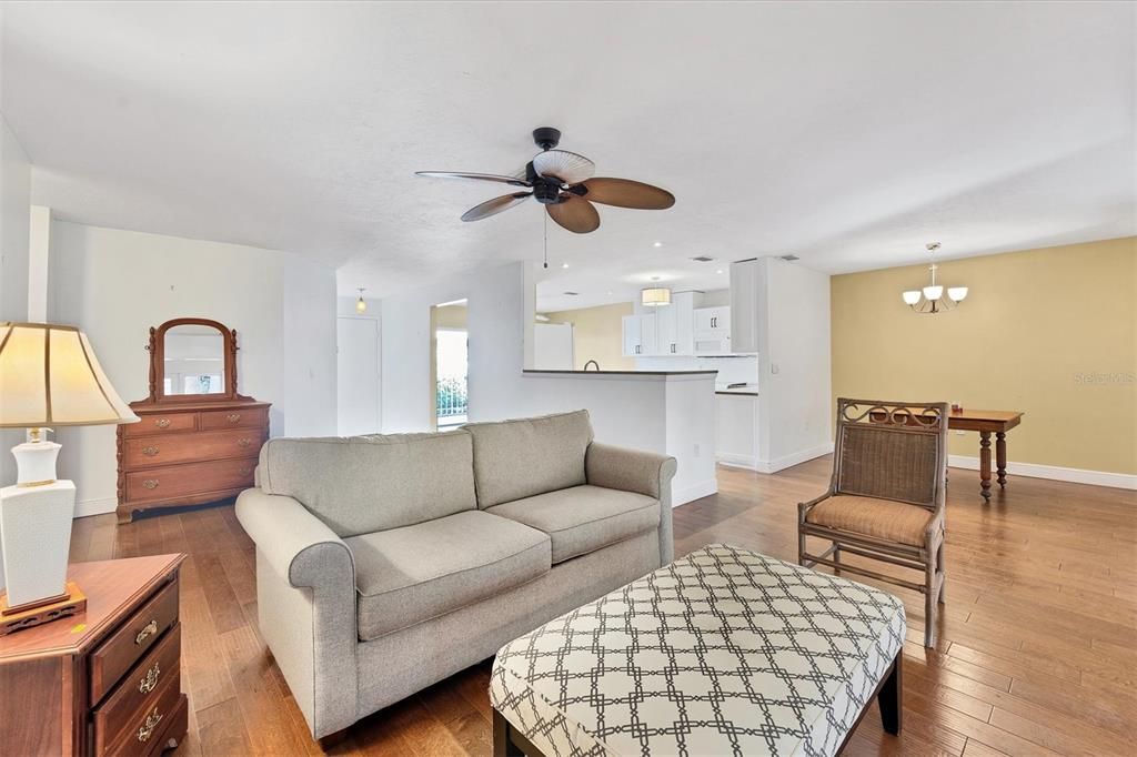 For Sale: $449,000 (2 beds, 2 baths, 1475 Square Feet)