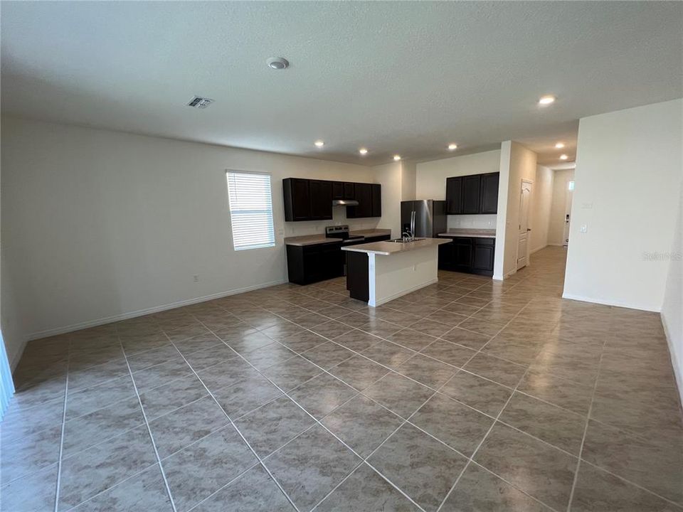 For Rent: $2,200 (3 beds, 2 baths, 1680 Square Feet)