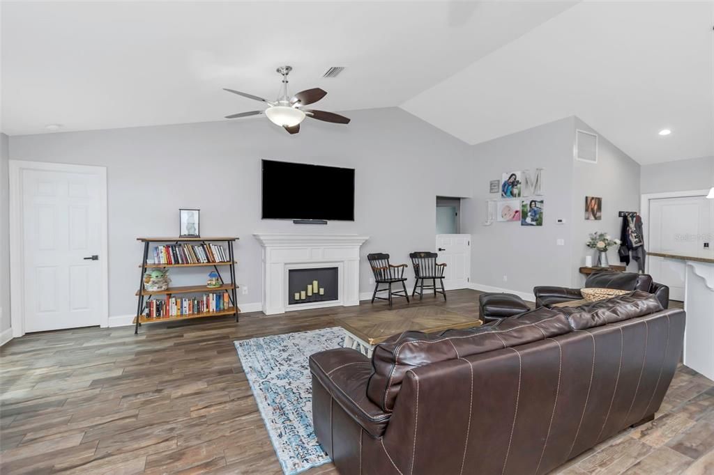 Active With Contract: $545,000 (3 beds, 2 baths, 1930 Square Feet)