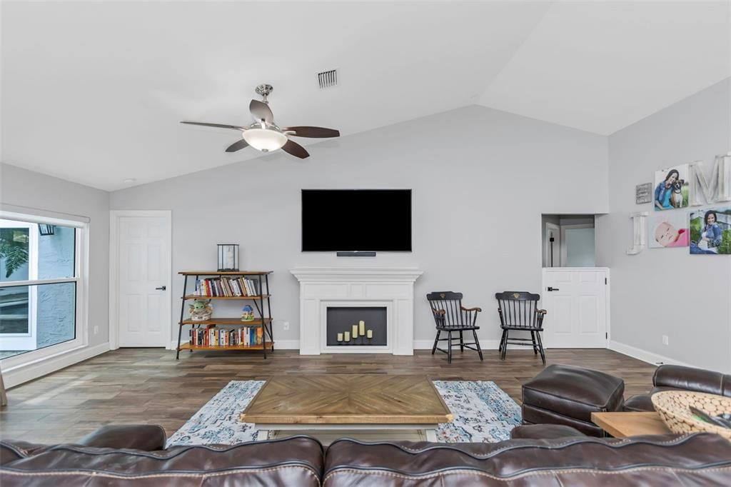 Active With Contract: $545,000 (3 beds, 2 baths, 1930 Square Feet)