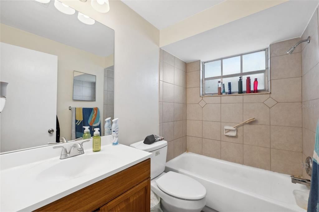 For Sale: $150,000 (2 beds, 2 baths, 888 Square Feet)