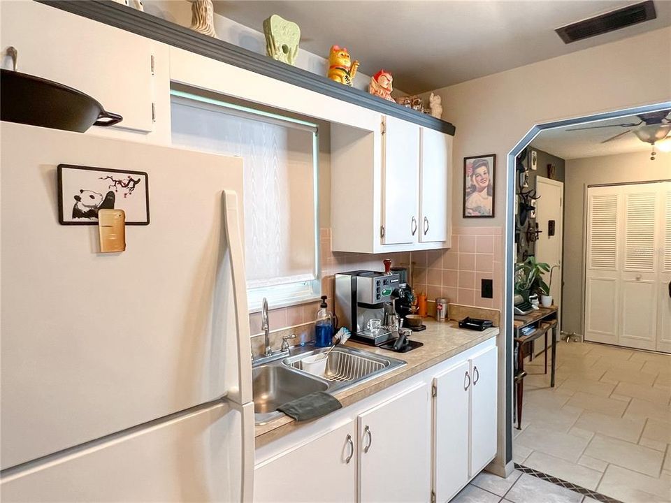 For Sale: $175,000 (1 beds, 1 baths, 775 Square Feet)