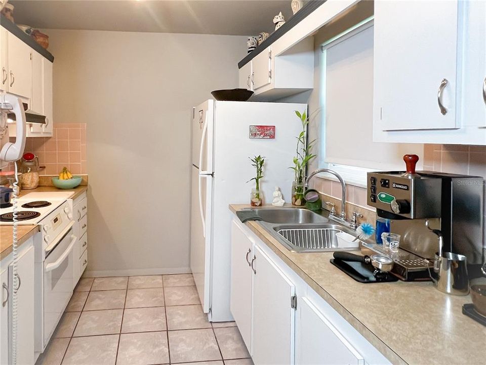 For Sale: $199,000 (1 beds, 1 baths, 775 Square Feet)