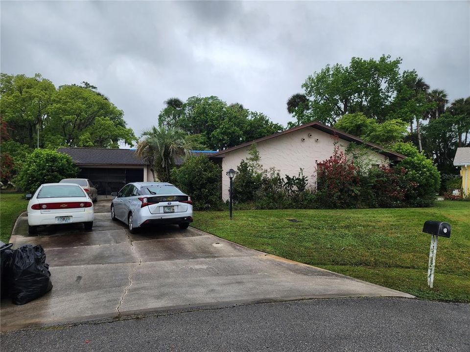 Active With Contract: $279,900 (3 beds, 2 baths, 2510 Square Feet)