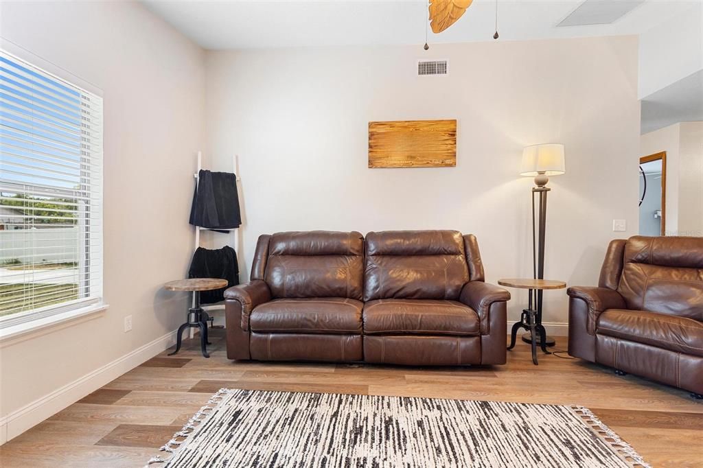 Active With Contract: $369,800 (3 beds, 2 baths, 1568 Square Feet)