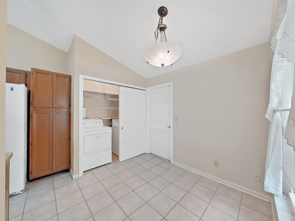 For Sale: $400,000 (3 beds, 2 baths, 1301 Square Feet)