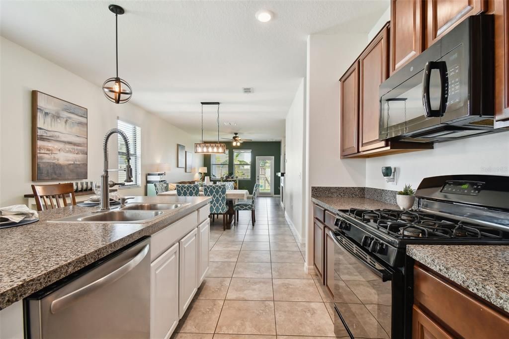 Active With Contract: $369,000 (3 beds, 2 baths, 1614 Square Feet)