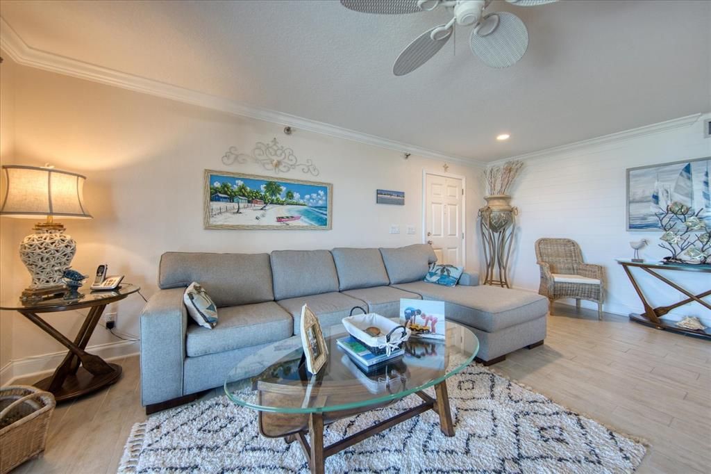 Active With Contract: $1,090,000 (2 beds, 2 baths, 1186 Square Feet)