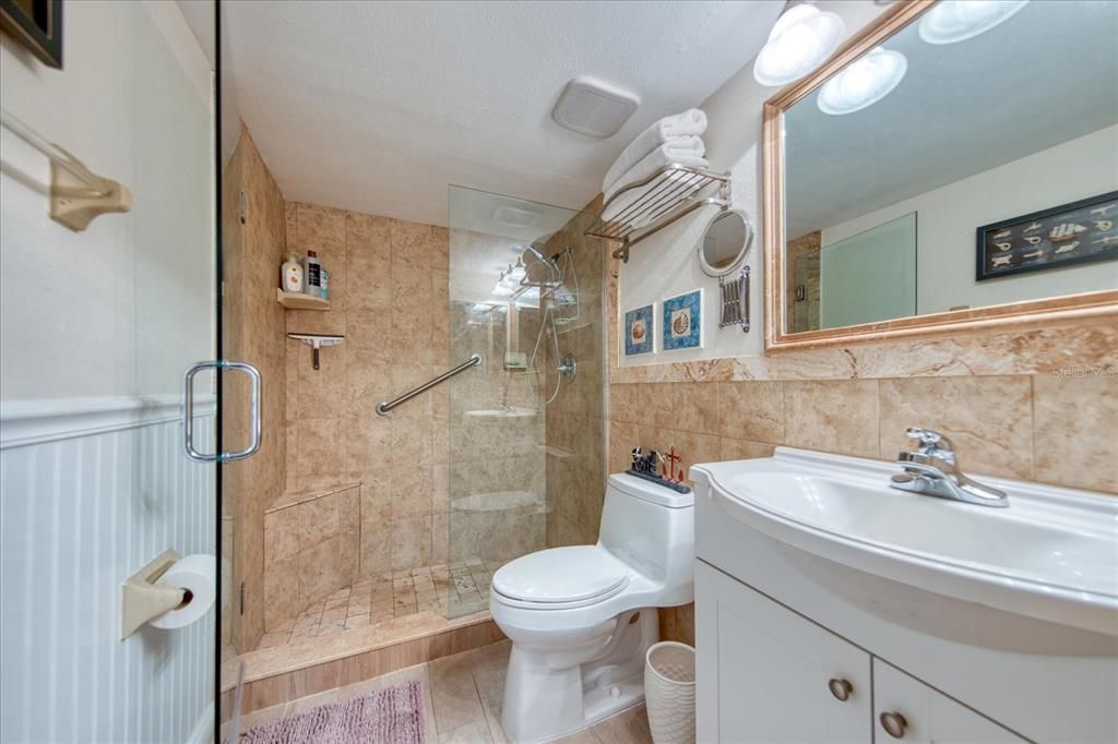 待售: $1,100,000 (2 贝兹, 2 浴室, 1186 平方英尺)