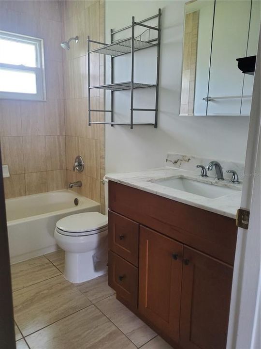 Active With Contract: $1,550 (2 beds, 1 baths, 812 Square Feet)