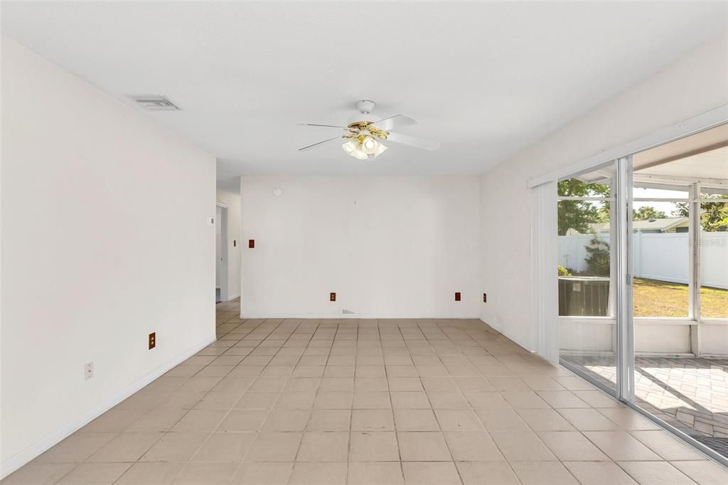 Active With Contract: $399,900 (3 beds, 2 baths, 1544 Square Feet)
