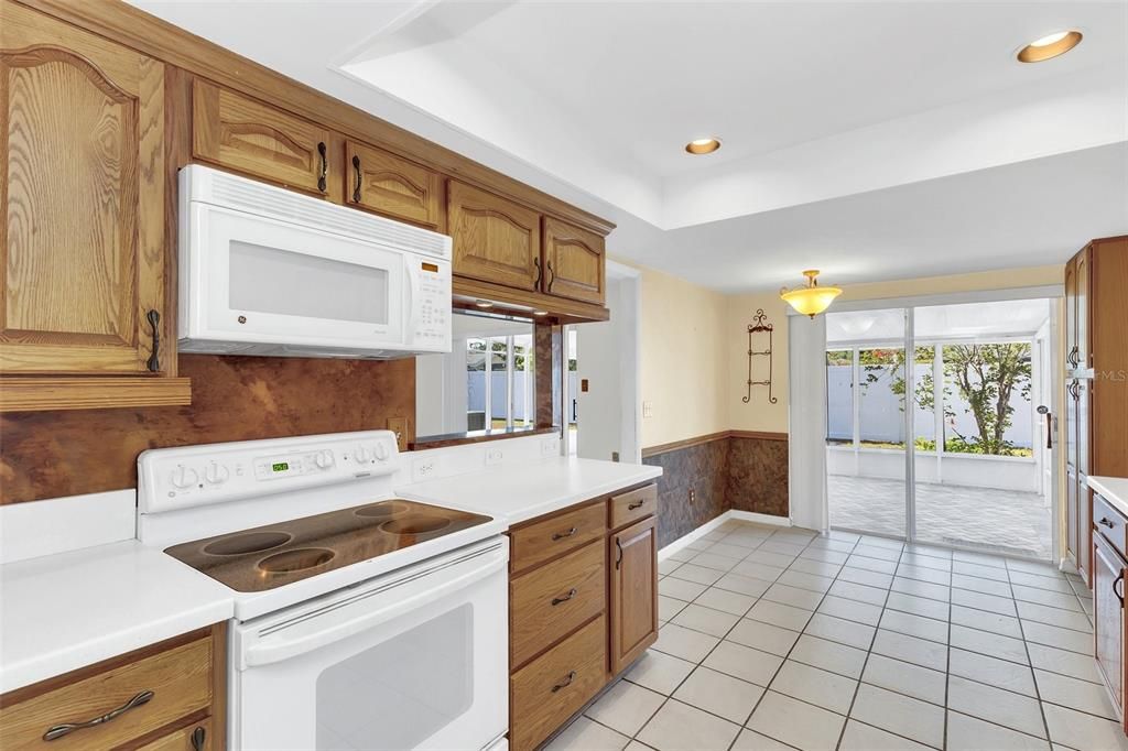 Active With Contract: $399,900 (3 beds, 2 baths, 1544 Square Feet)