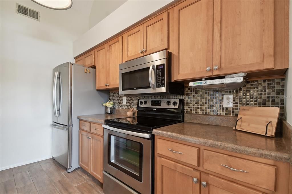 Recently Sold: $235,000 (2 beds, 1 baths, 835 Square Feet)