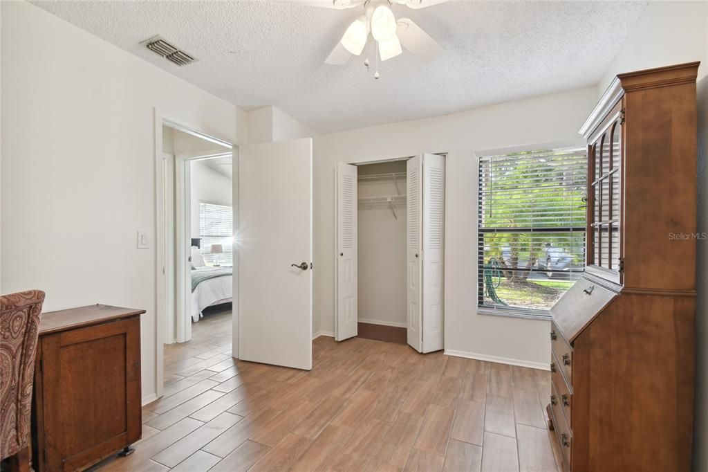Active With Contract: $235,000 (2 beds, 1 baths, 835 Square Feet)