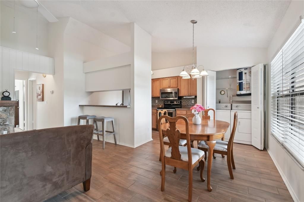 Recently Sold: $235,000 (2 beds, 1 baths, 835 Square Feet)