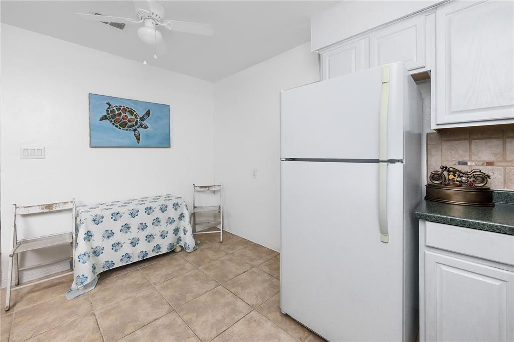 For Sale: $185,000 (1 beds, 1 baths, 610 Square Feet)