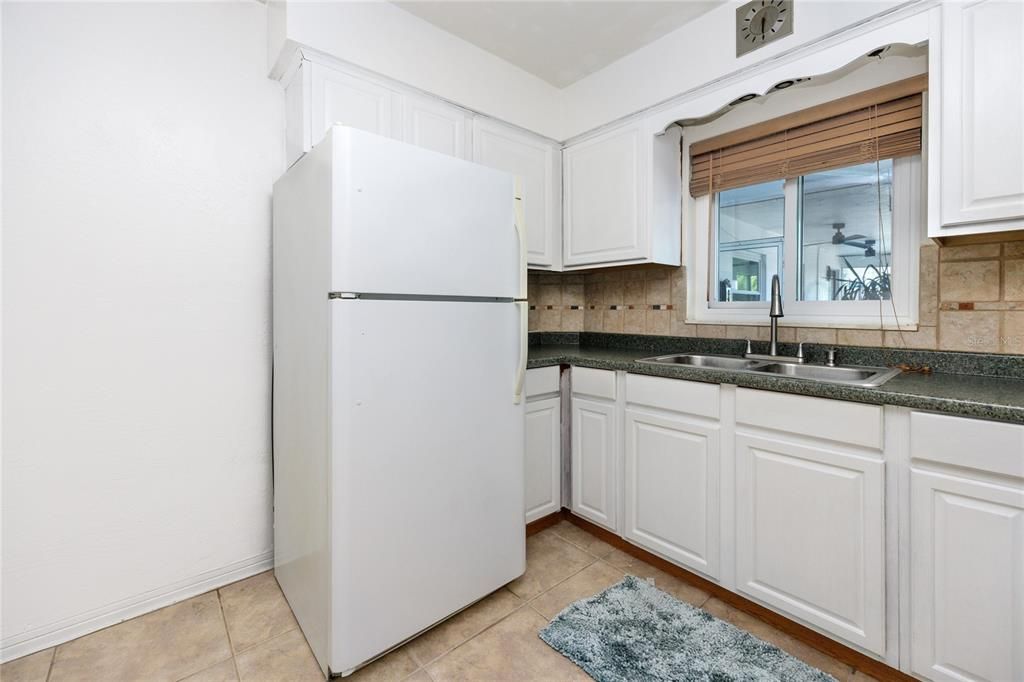 For Sale: $185,000 (1 beds, 1 baths, 610 Square Feet)