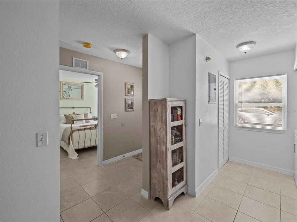 For Sale: $185,000 (2 beds, 2 baths, 948 Square Feet)