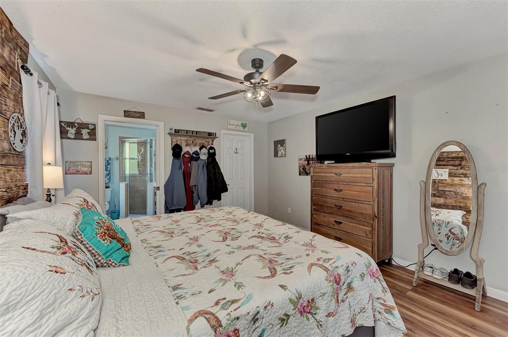 For Sale: $410,000 (3 beds, 2 baths, 1484 Square Feet)