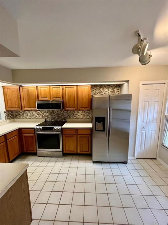 For Rent: $2,500 (3 beds, 2 baths, 1606 Square Feet)