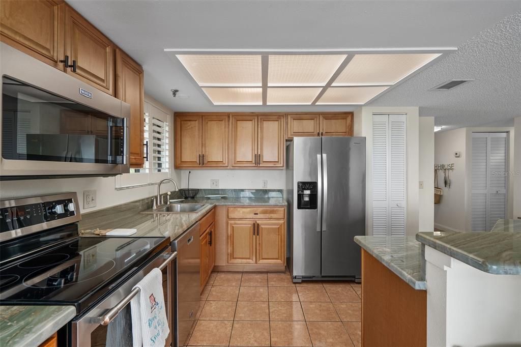 For Sale: $385,900 (2 beds, 2 baths, 1240 Square Feet)