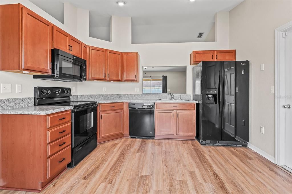For Sale: $289,900 (3 beds, 2 baths, 1252 Square Feet)