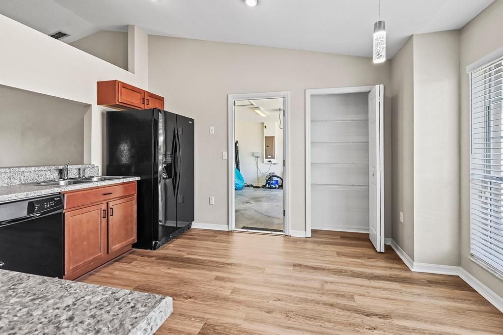 For Sale: $289,900 (3 beds, 2 baths, 1252 Square Feet)