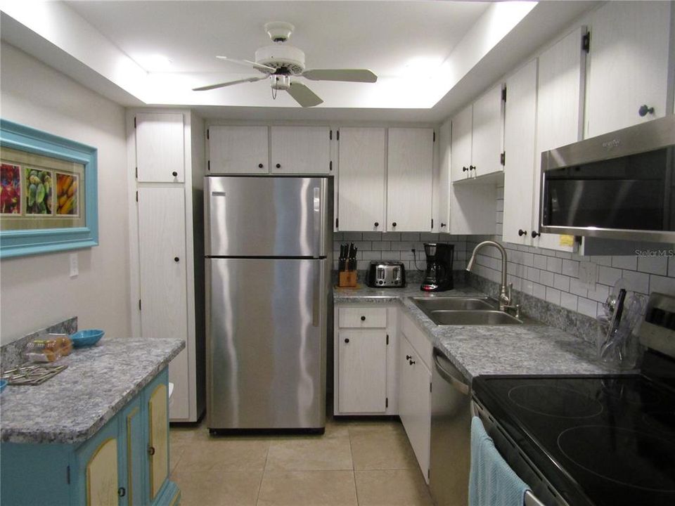 For Rent: $1,400 (2 beds, 2 baths, 940 Square Feet)