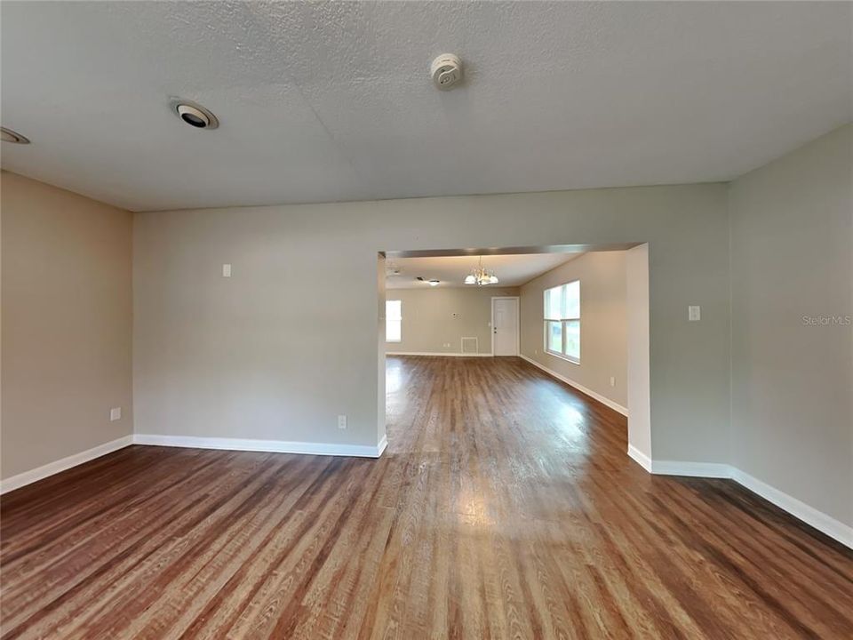 For Sale: $449,900 (3 beds, 2 baths, 2092 Square Feet)