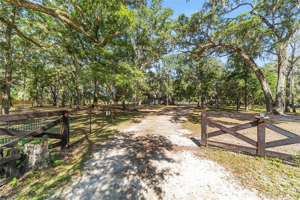 Active With Contract: $650,000 (3 beds, 2 baths, 1949 Square Feet)