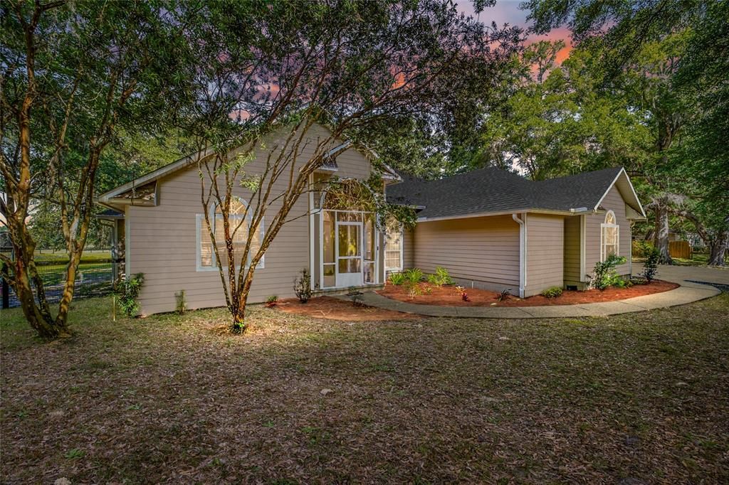 Active With Contract: $650,000 (3 beds, 2 baths, 1949 Square Feet)