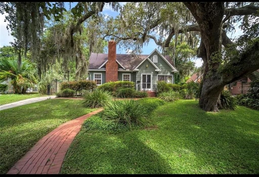 Recently Sold: $590,000 (3 beds, 2 baths, 1447 Square Feet)