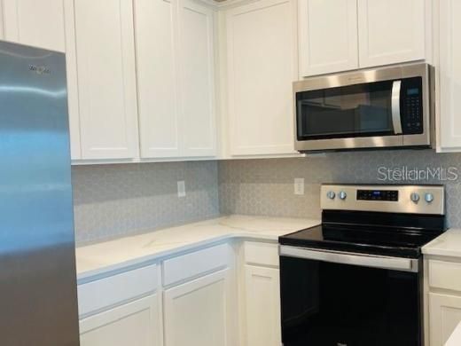 For Rent: $2,100 (3 beds, 2 baths, 1607 Square Feet)