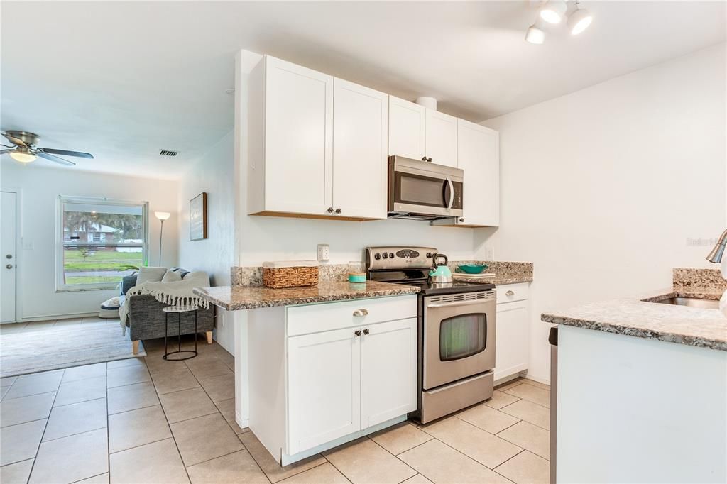 For Sale: $325,000 (2 beds, 1 baths, 751 Square Feet)