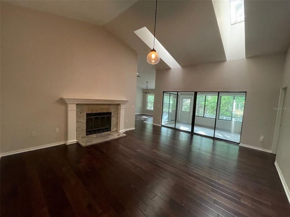 Active With Contract: $2,500 (3 beds, 2 baths, 2010 Square Feet)