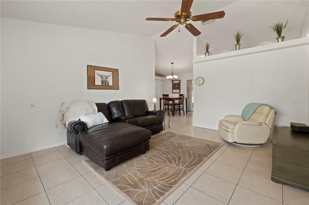 Active With Contract: $299,900 (2 beds, 2 baths, 1008 Square Feet)
