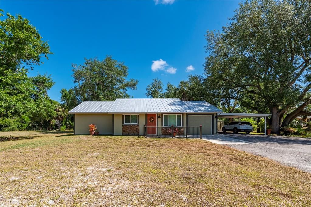 Active With Contract: $299,900 (2 beds, 2 baths, 1008 Square Feet)