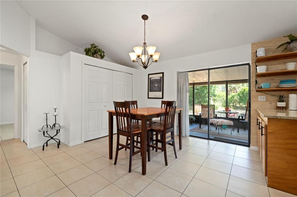 Active With Contract: $299,900 (2 beds, 2 baths, 1008 Square Feet)
