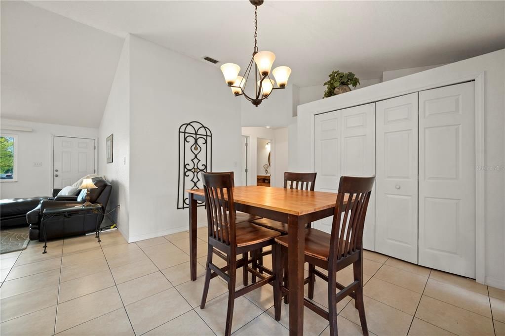 Active With Contract: $299,900 (2 beds, 2 baths, 1008 Square Feet)