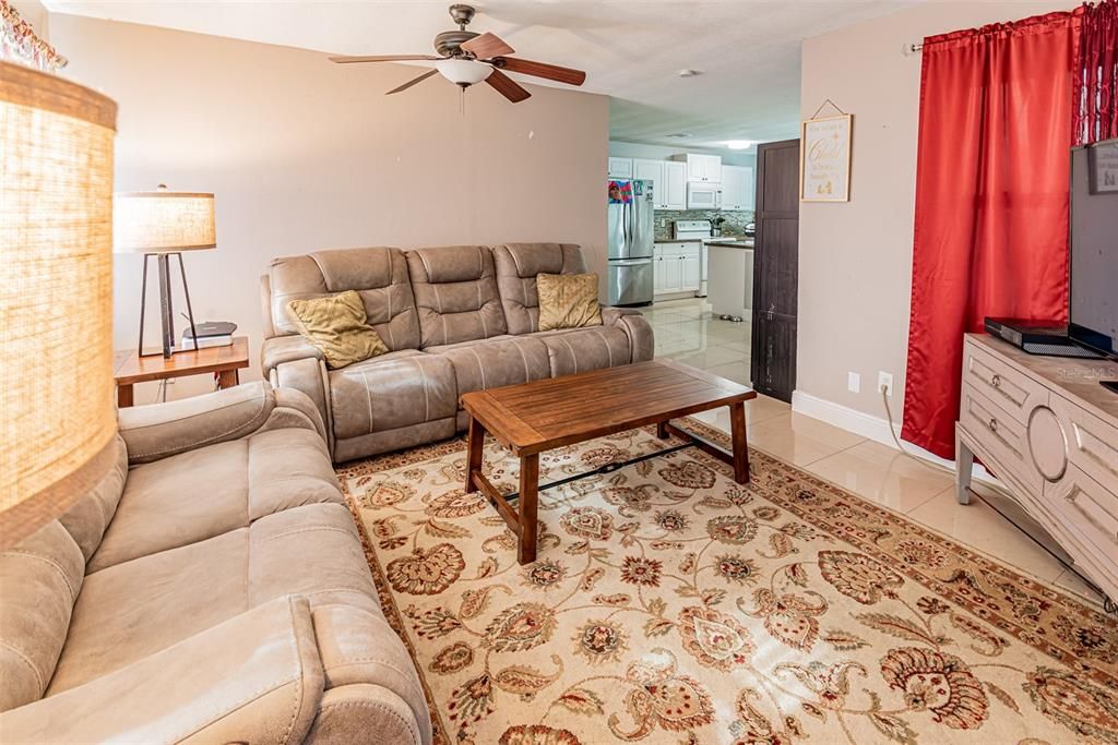 Active With Contract: $335,000 (3 beds, 2 baths, 1132 Square Feet)