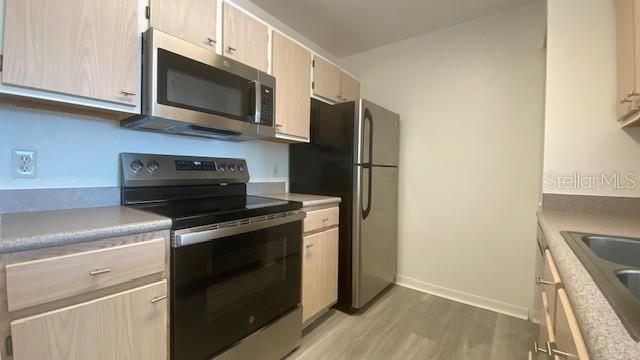 Recently Rented: $1,925 (2 beds, 2 baths, 1080 Square Feet)