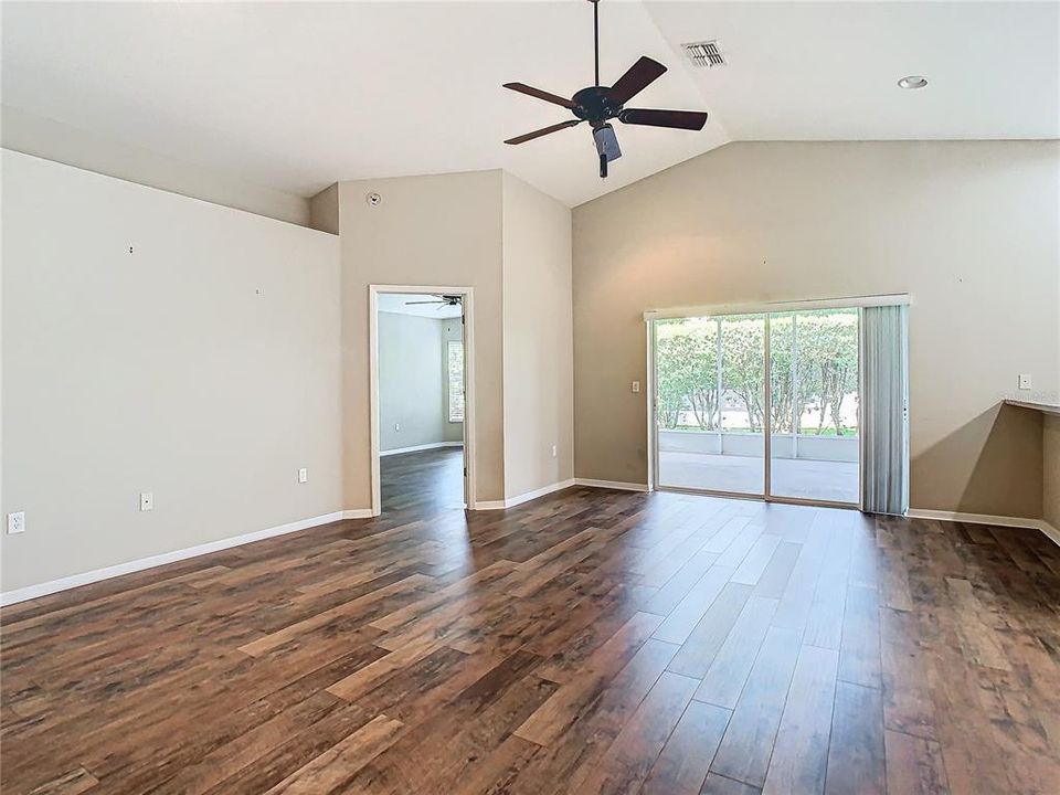 For Sale: $309,900 (3 beds, 2 baths, 1404 Square Feet)