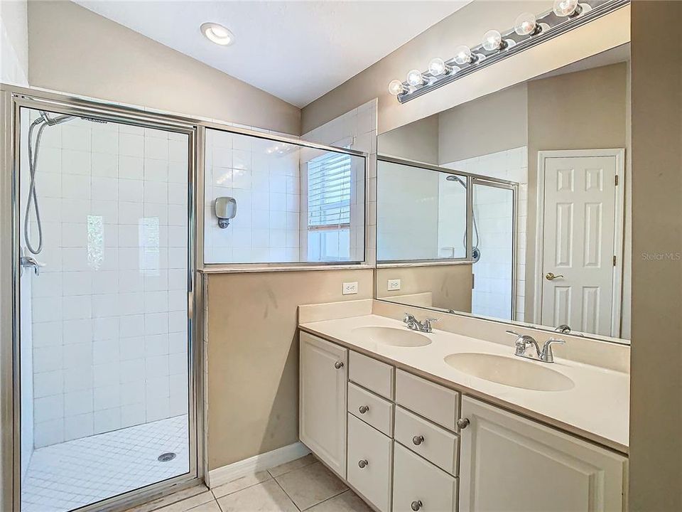 For Sale: $309,900 (3 beds, 2 baths, 1404 Square Feet)