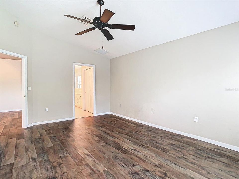 For Sale: $309,900 (3 beds, 2 baths, 1404 Square Feet)