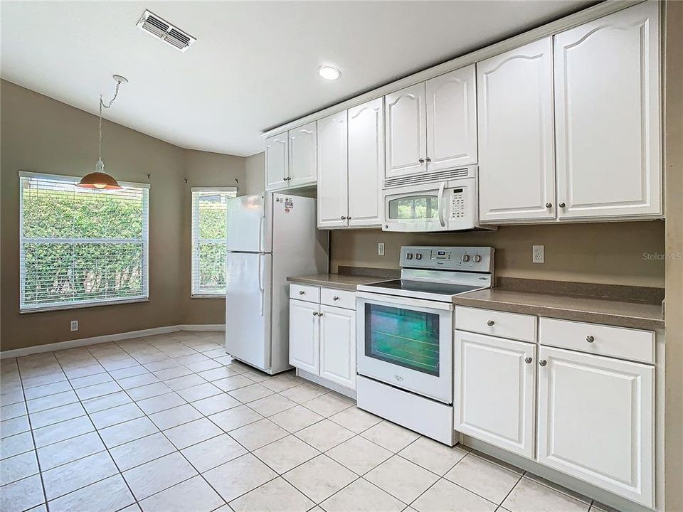 For Sale: $309,900 (3 beds, 2 baths, 1404 Square Feet)