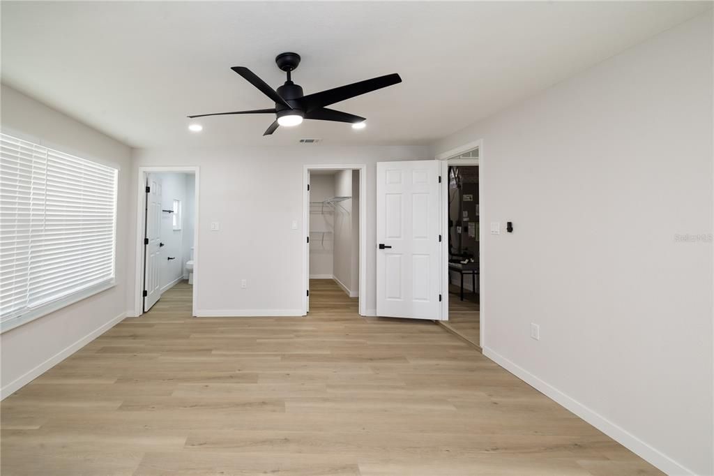 Active With Contract: $369,900 (4 beds, 2 baths, 1425 Square Feet)