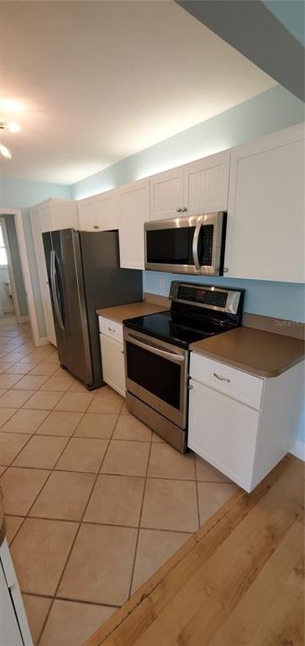 For Rent: $2,450 (2 beds, 2 baths, 1365 Square Feet)