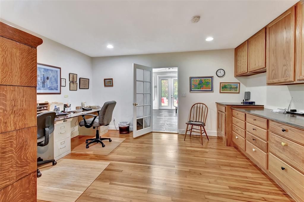 Active With Contract: $409,900 (2 beds, 1 baths, 1835 Square Feet)
