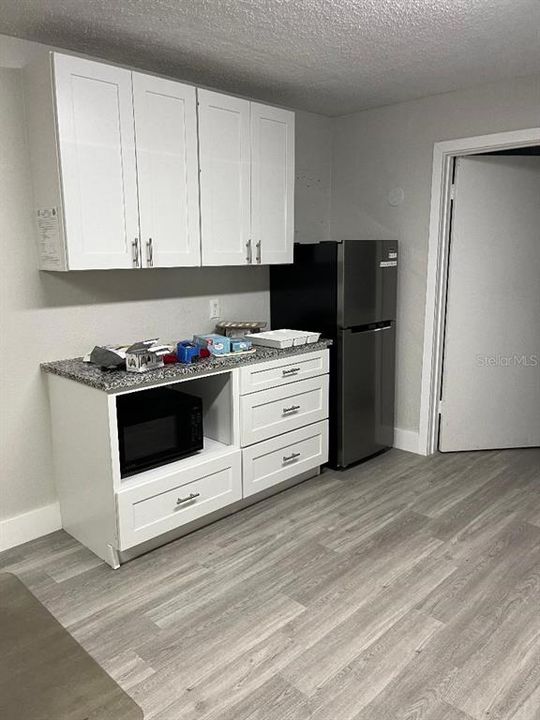 For Rent: $1,200 (1 beds, 1 baths, 351 Square Feet)